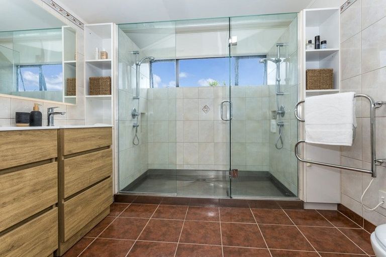 Photo of property in 22 Hebe Place, Birkenhead, Auckland, 0626