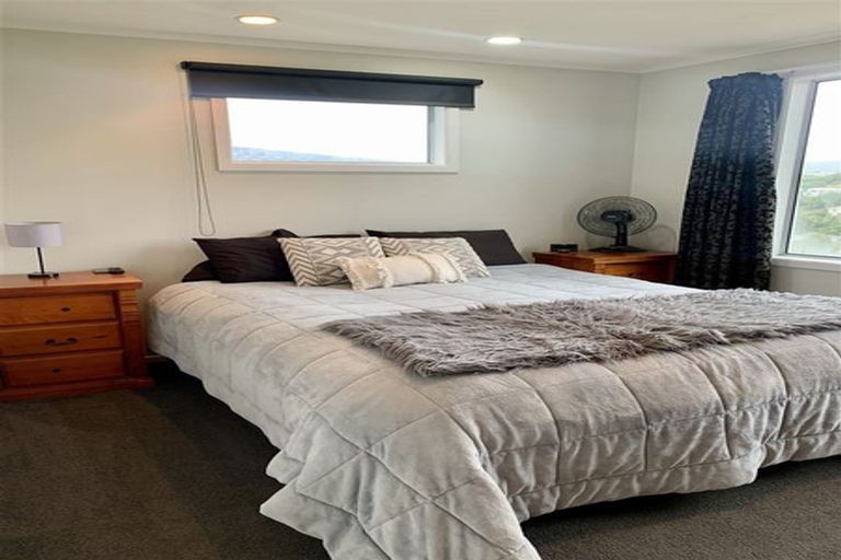 Photo of property in 45 Turville Crescent, Newlands, Wellington, 6037