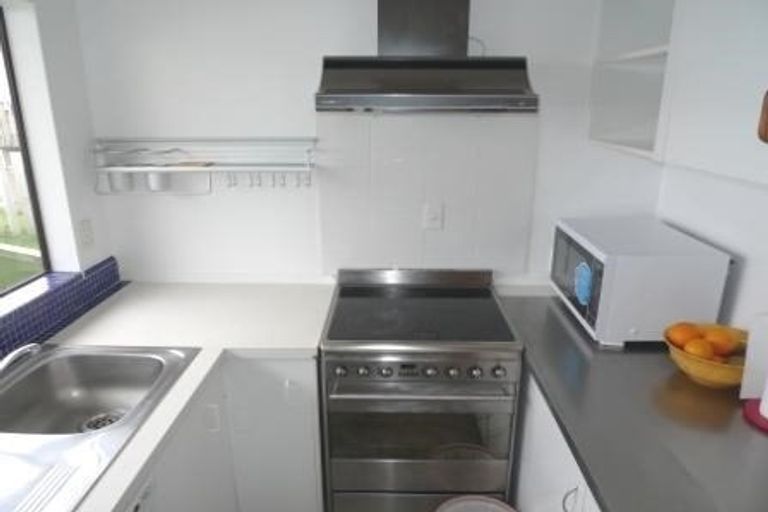 Photo of property in 39a Horokiwi Road West, Newlands, Wellington, 6037