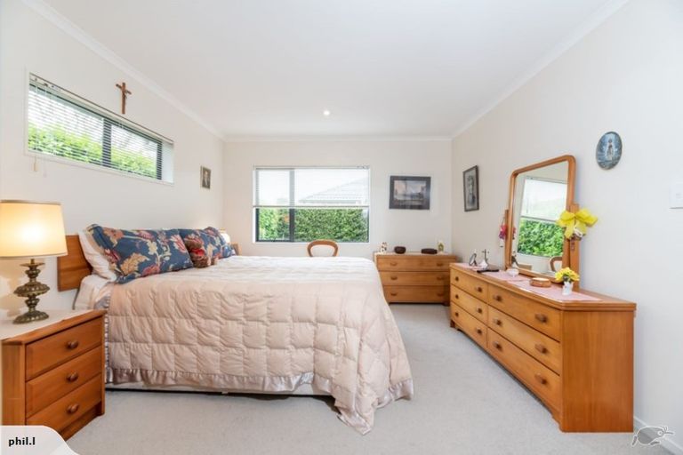 Photo of property in Waimanu Bay Village, 13/1 Piriti Drive, Te Atatu Peninsula, Auckland, 0610