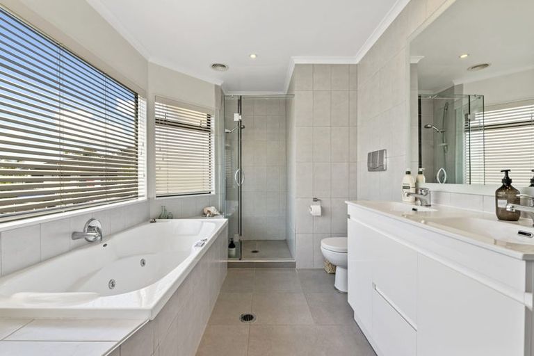 Photo of property in 9 Grovenor Drive, Orewa, 0931