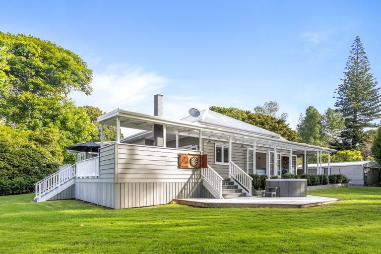 Photo of property in 376 Taiapa Road, Muriwai, Waimauku, 0881