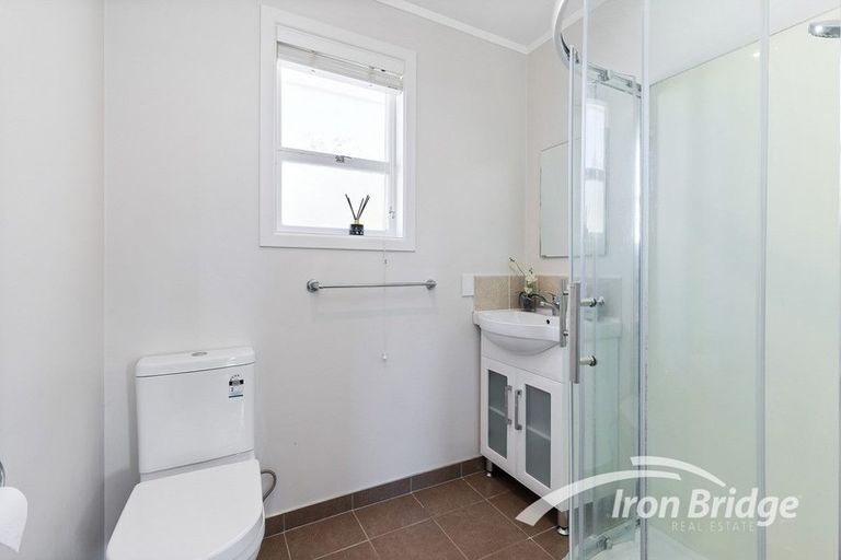 Photo of property in 64 Colwill Road, Massey, Auckland, 0614