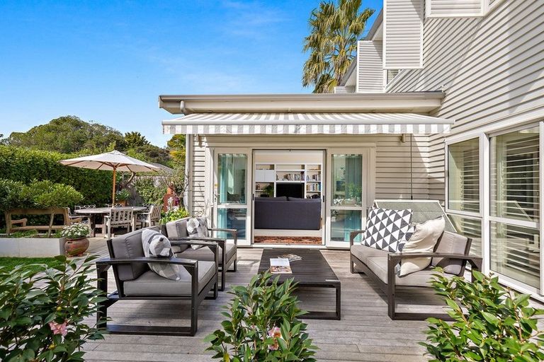 Photo of property in 18 Kensington Drive, Orewa, 0931