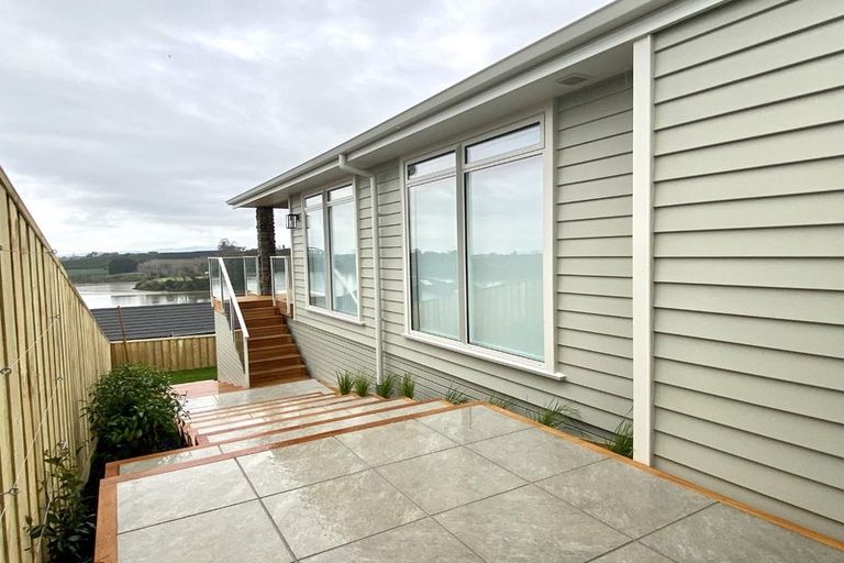 Photo of property in 28 Oyster Place, Omokoroa, 3114