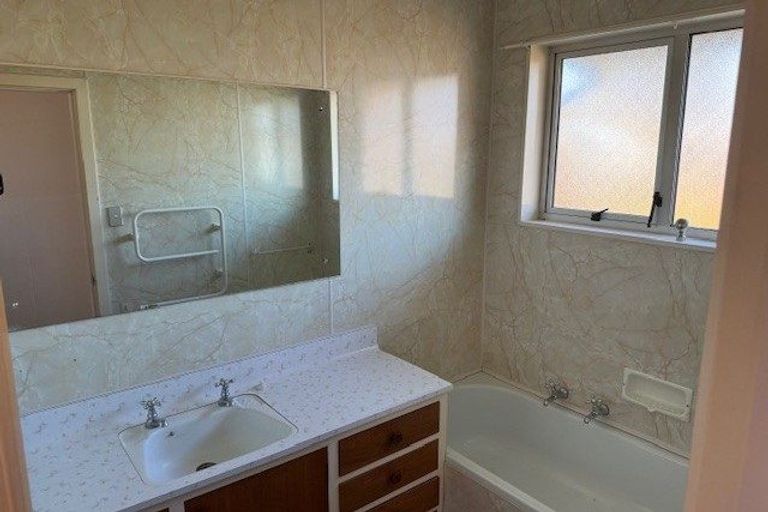 Photo of property in 20 Woodstock Place, Russley, Christchurch, 8042