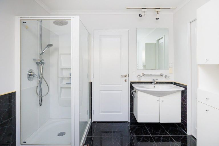 Photo of property in 31-33 Oak Crescent, Ashhurst, 4810