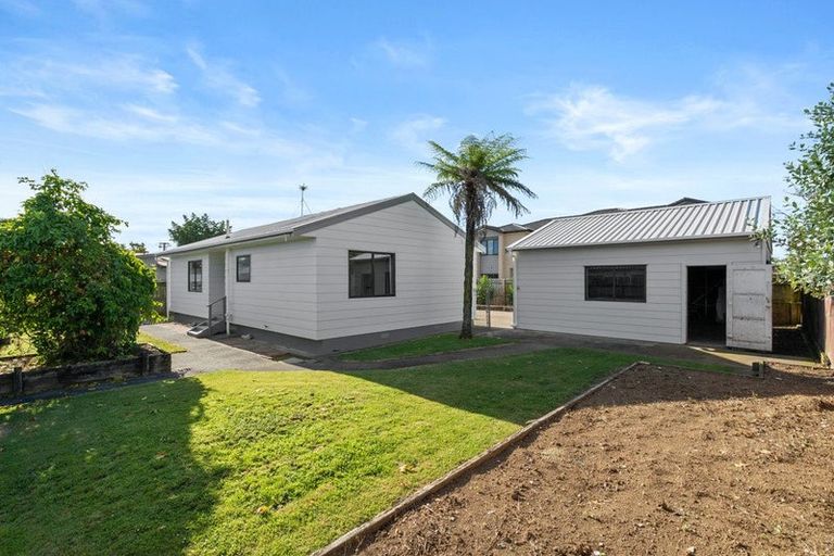 Photo of property in 2/4 Laurie Avenue, Papakura, 2110