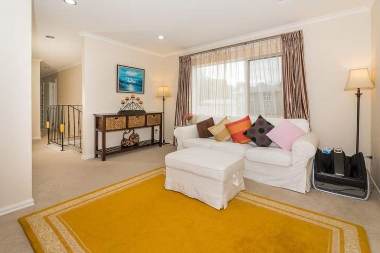 Photo of property in 29a Peach Road, Glenfield, Auckland, 0629