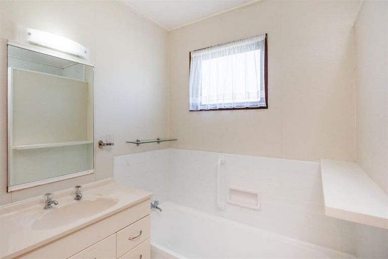 Photo of property in 12b Oxford Street, Marton, 4710