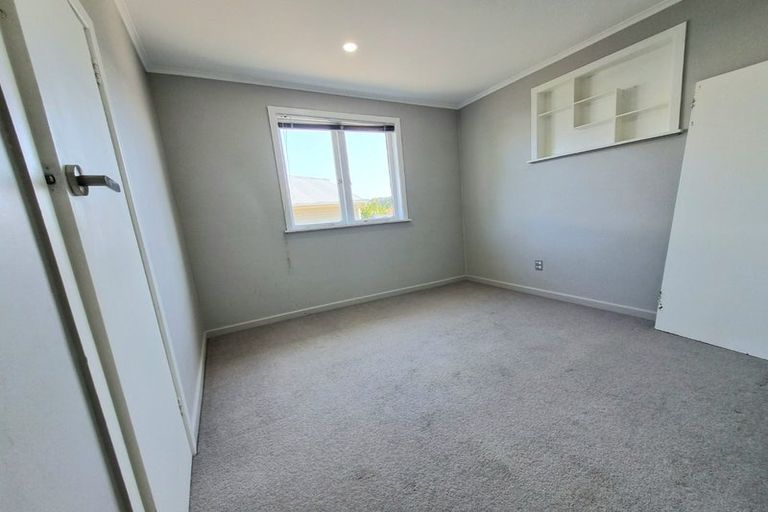 Photo of property in 17 Harrington Road, Henderson, Auckland, 0610
