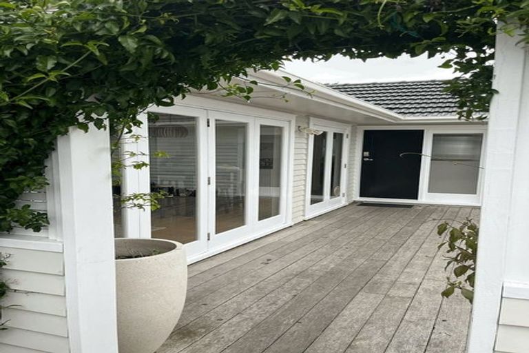 Photo of property in 2/112 Lake Road, Belmont, Auckland, 0622