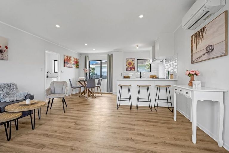 Photo of property in 2/17 Kent Road, Manurewa, Auckland, 2102