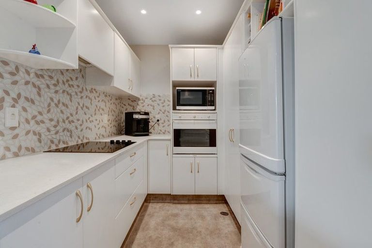 Photo of property in 3a/171 Hurstmere Road, Takapuna, Auckland, 0622