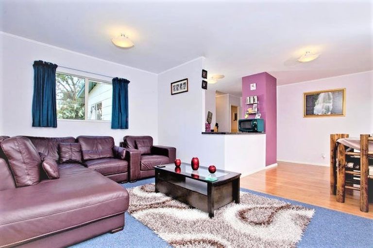 Photo of property in 2/62 Glenvar Road, Torbay, Auckland, 0630