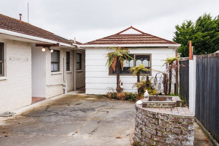 Photo of property in 2 Hillcrest Drive, Kelvin Grove, Palmerston North, 4414