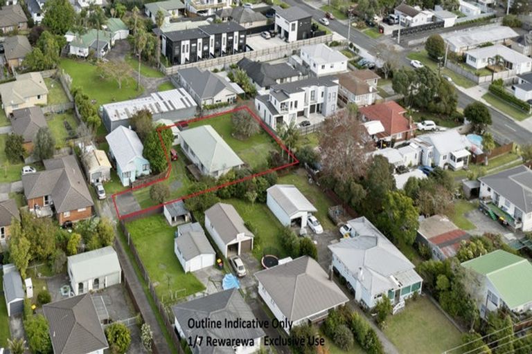 Photo of property in 1/7 Rewarewa Road, Te Atatu Peninsula, Auckland, 0610