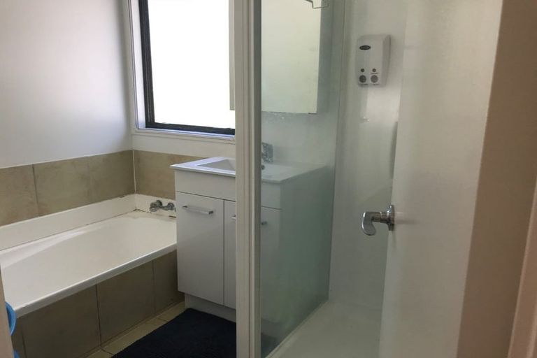 Photo of property in 41 Holmes Drive South, Massey, Auckland, 0614