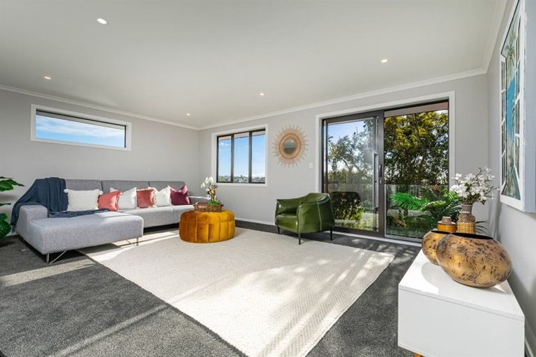 Photo of property in 8 Gordon Stanley Drive, Massey, Auckland, 0614