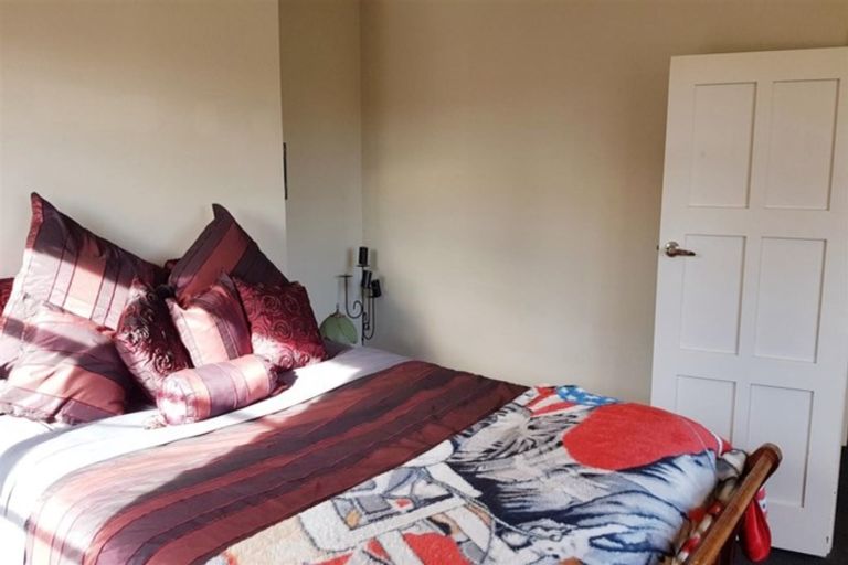 Photo of property in 21 Russell Street, Westport, 7825