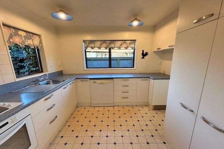 Photo of property in 10 Kowai Place, Amberley, 7410