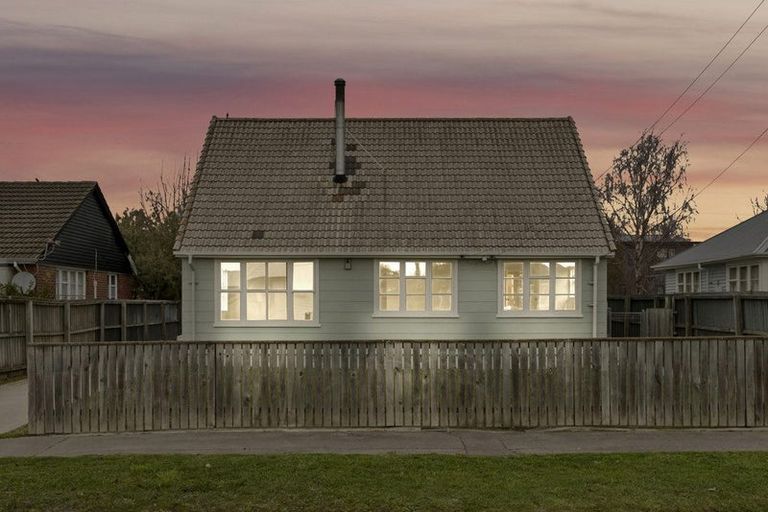 Photo of property in 34 Dunarnan Street, Avonside, Christchurch, 8061