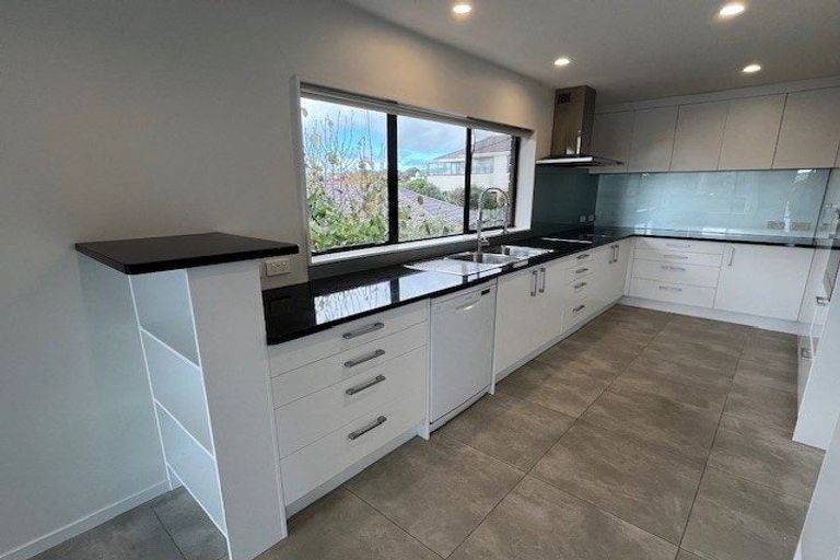 Photo of property in 2/170 Bucklands Beach Road, Bucklands Beach, Auckland, 2012
