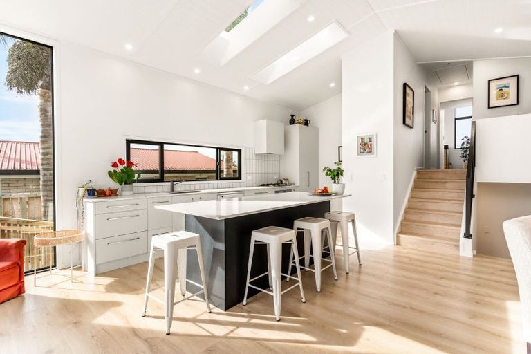 Photo of property in 221 Linton Crescent, Whangamata, 3620