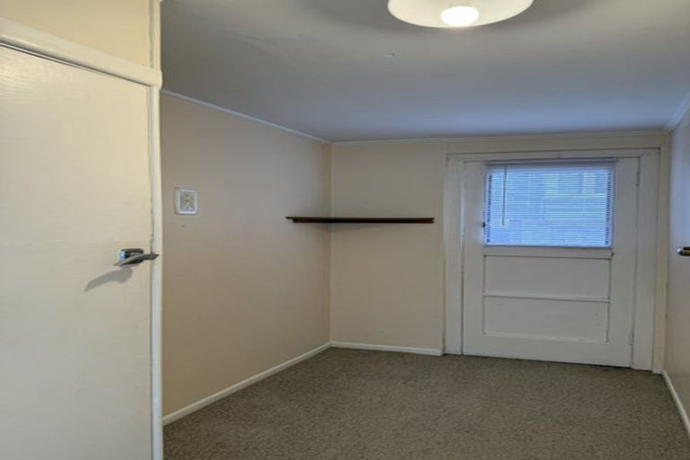 Photo of property in 8 Rixon Grove, Mount Victoria, Wellington, 6011