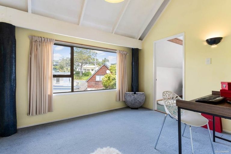 Photo of property in 1/17 Sandown Road, Rothesay Bay, Auckland, 0630
