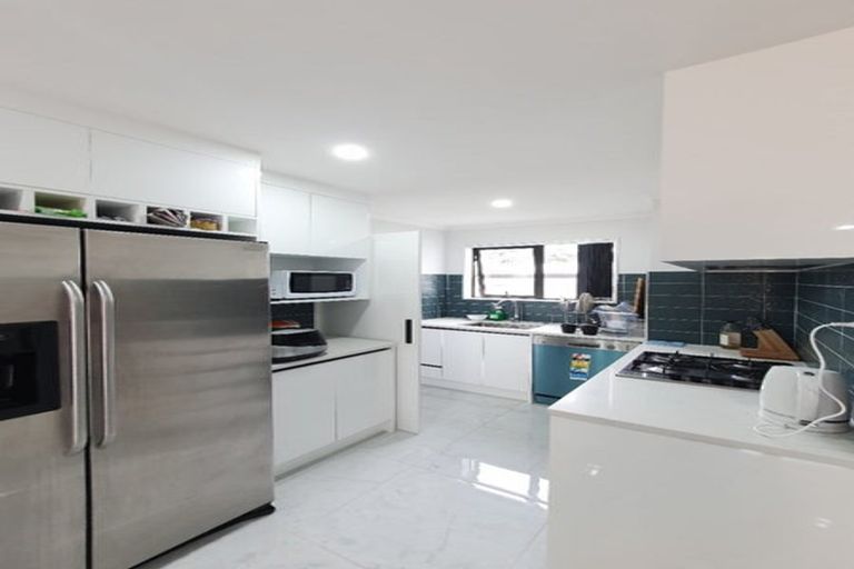 Photo of property in 425d Great South Road, Opaheke, 2113