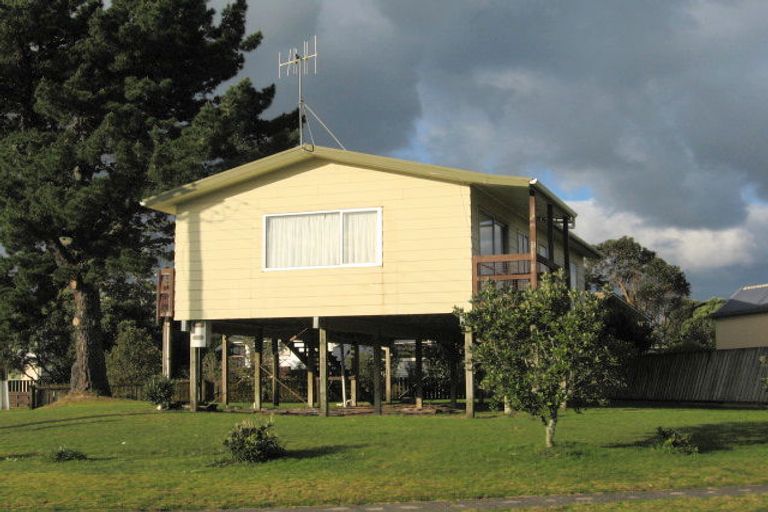 Photo of property in 300 Patuwai Drive, Whangamata, 3620