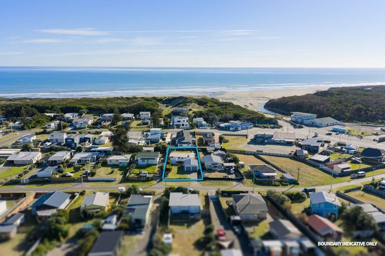 Photo of property in 12 Rangitane Street, Himatangi Beach, Foxton, 4891