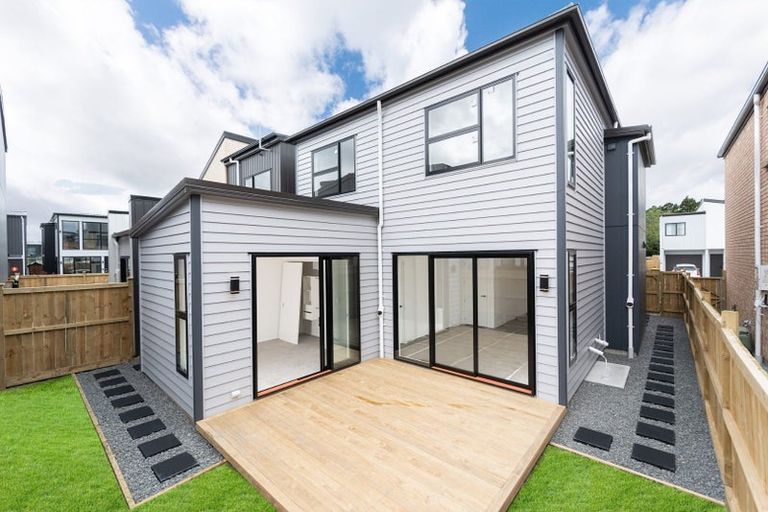 Photo of property in 17 Coast Garden Drive, Hobsonville, Auckland, 0616