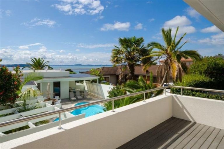 Photo of property in 25 Marguerita Place, West Harbour, Auckland, 0618