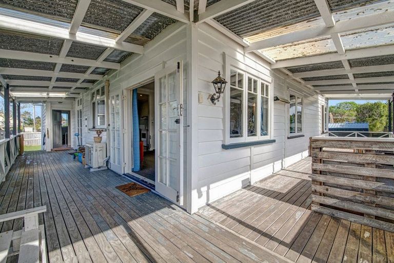 Photo of property in 51a Parakai Avenue, Parakai, 0830