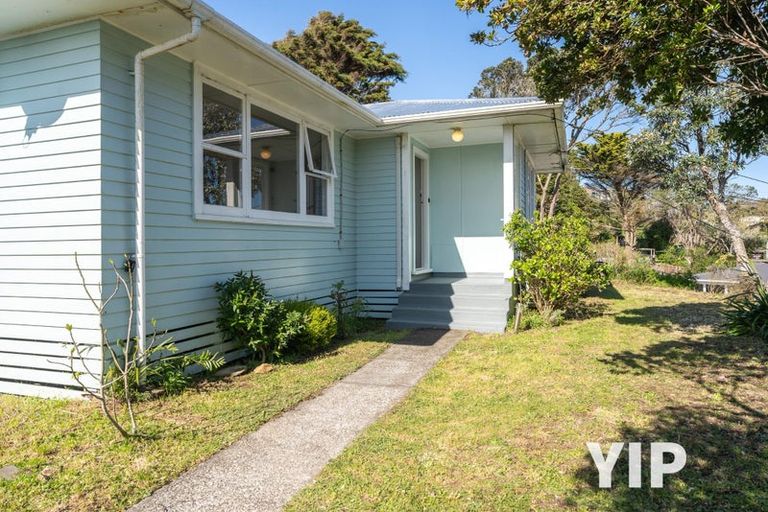 Photo of property in 58 Kenmore Street, Newlands, Wellington, 6037