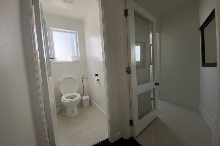 Photo of property in 40 Strid Road, Te Atatu South, Auckland, 0610