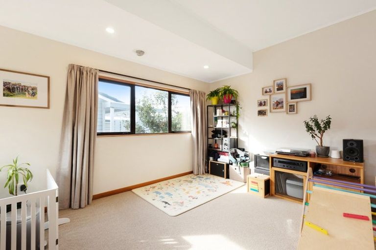 Photo of property in 16a Parklands Drive, Karori, Wellington, 6012