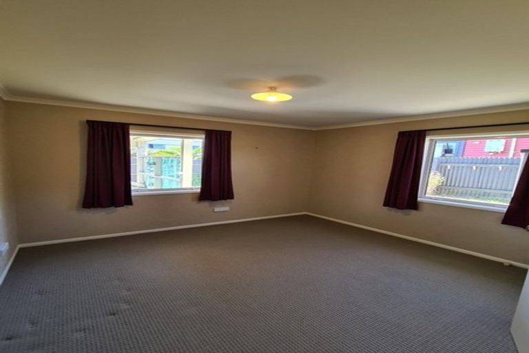 Photo of property in 14 Whiteley Street, Moturoa, New Plymouth, 4310