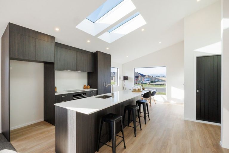 Photo of property in 75 Atlantic Drive, Fitzherbert, Palmerston North, 4410