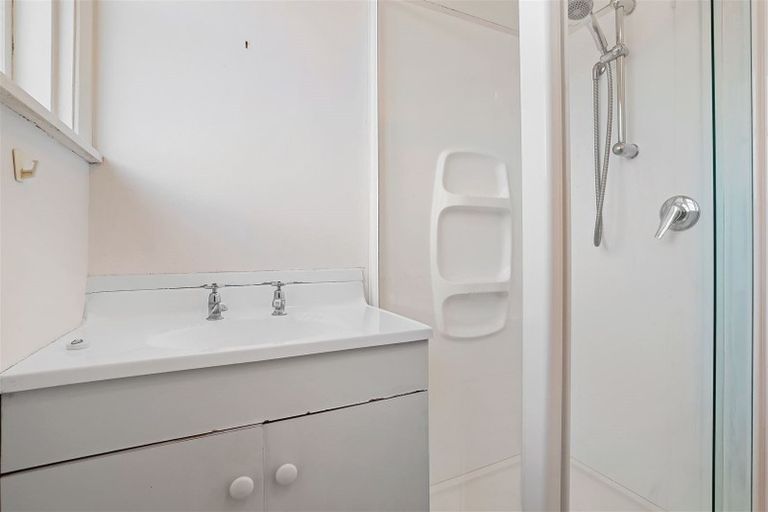 Photo of property in 13 Pitcairn Crescent, Bryndwr, Christchurch, 8053