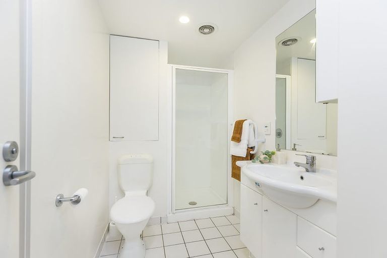 Photo of property in Terrace Heights Apartments, 2a/163 The Terrace, Wellington Central, Wellington, 6011