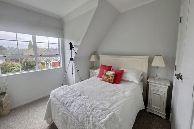 Photo of property in 19 Ravenstone Place, Chatswood, Auckland, 0626