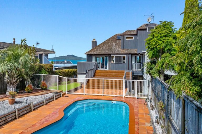 Photo of property in 11 Katui Street, Castor Bay, Auckland, 0620