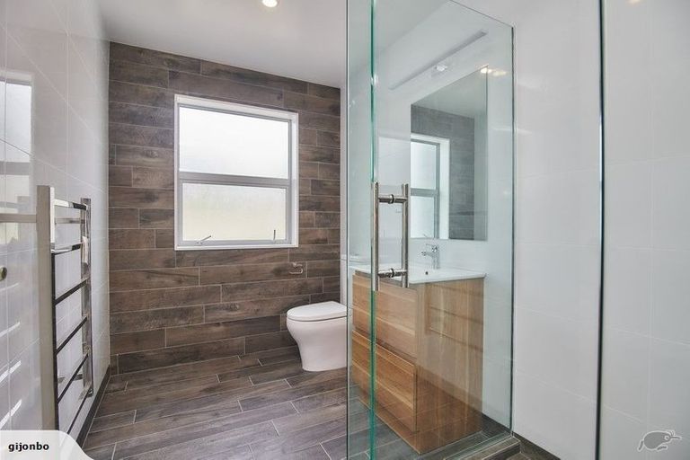 Photo of property in 55a Neal Avenue, Glenfield, Auckland, 0629