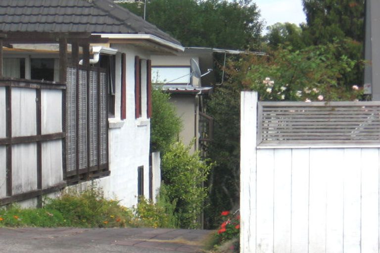 Photo of property in 2/38 Mahara Avenue, Birkenhead, Auckland, 0626