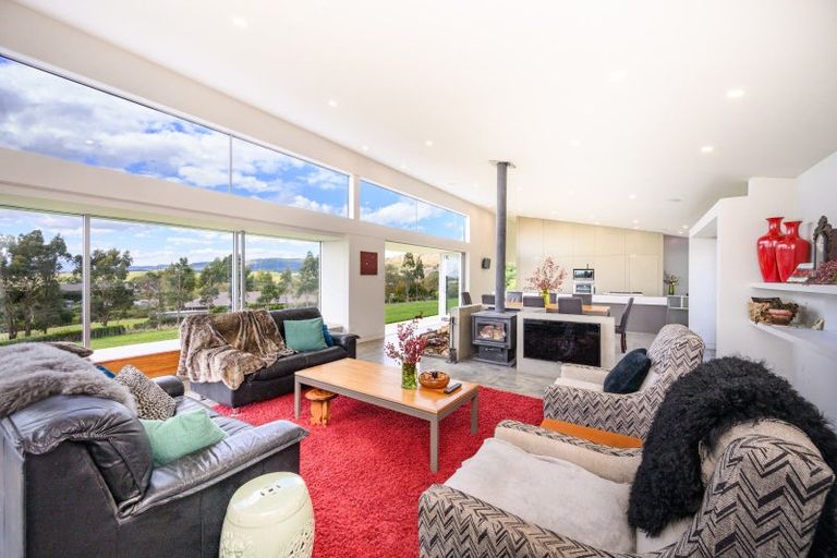 Photo of property in 17 Oram Drive, Turitea, Palmerston North, 4472