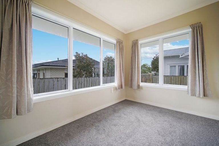 Photo of property in 8 Border Road, Henderson, Auckland, 0612