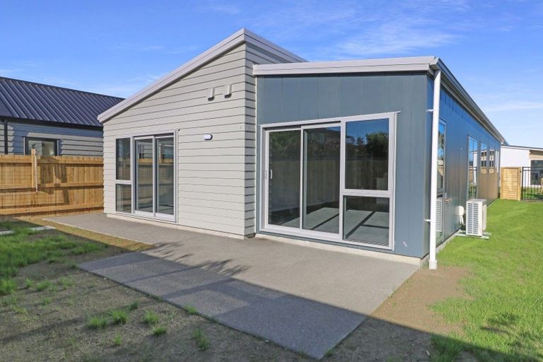 Photo of property in 10 Koru Loop, Paraparaumu, 5032
